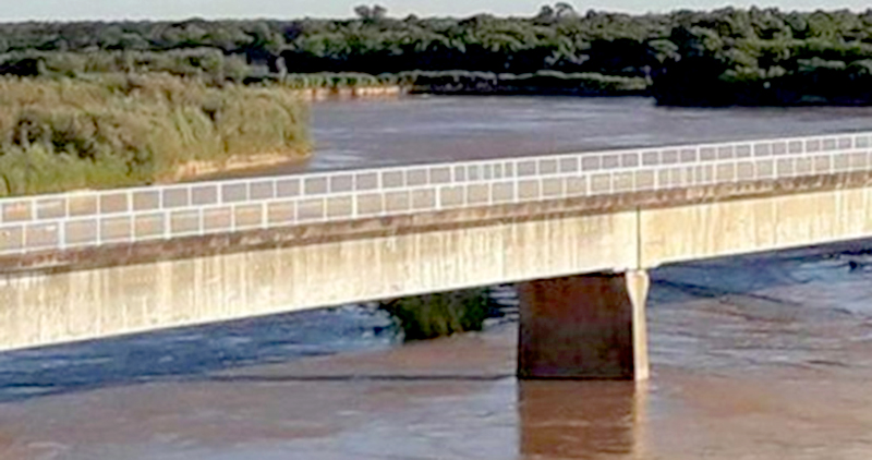 Piden por la seguridad del puente Lavalle ante permanente erosión de franjas costeras