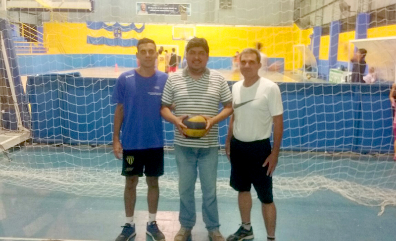 Comenzaron los trabajos en la escuela de voley del club Sarmiento a cargo de Miguel Campuzano