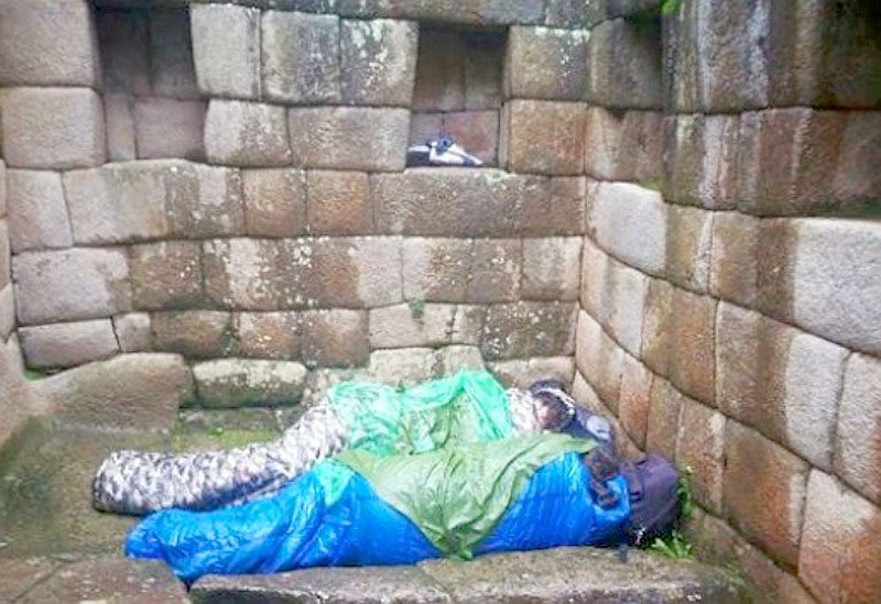 Dos turistas argentinos fueron detenidos por dormir en Machu Picchu