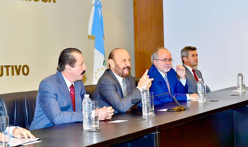 Insfrán presidió acto de firma de contrato de importante obra de electrificación rural