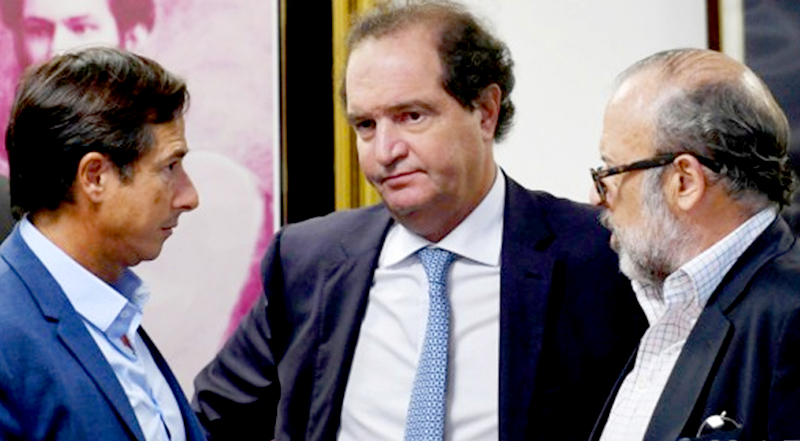 El bloque de los gobernadores negocia eliminar el megadecreto para marcarle la cancha a Macri