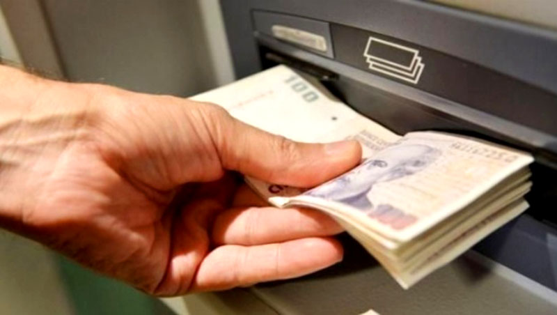 Pagan salarios con aumento del 10%