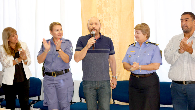 El Gobernador acompañó a las mujeres policías en un homenaje