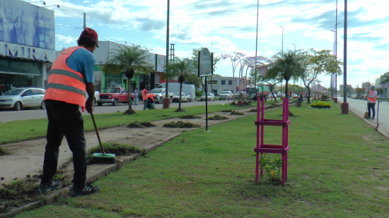 Intensas tareas de mantenimiento y limpieza integral en espacios verdes de la ciudad