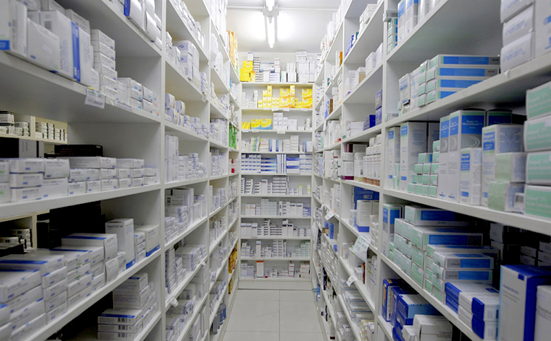 La Anmat prohibió la comercialización de un medicamento para tratar el VIH y un nebulizador
