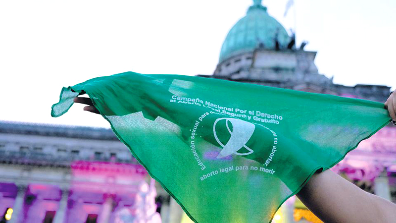La lista de oradores a favor y en contra del aborto
