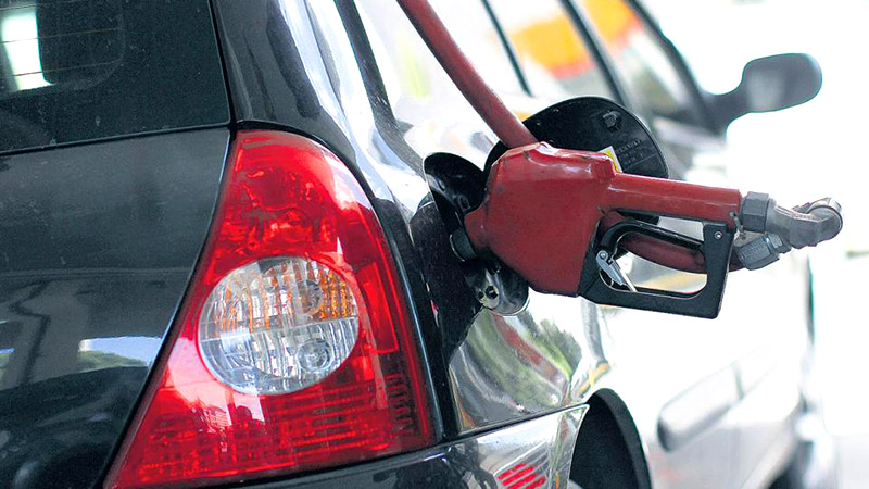 La nafta sigue subiendo: fracasó el acuerdo del Gobierno para congelar el precio