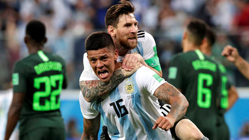 Con un golazo de Rojo sobre el final, el seleccionado argentino logró una agónica clasificación a octavos