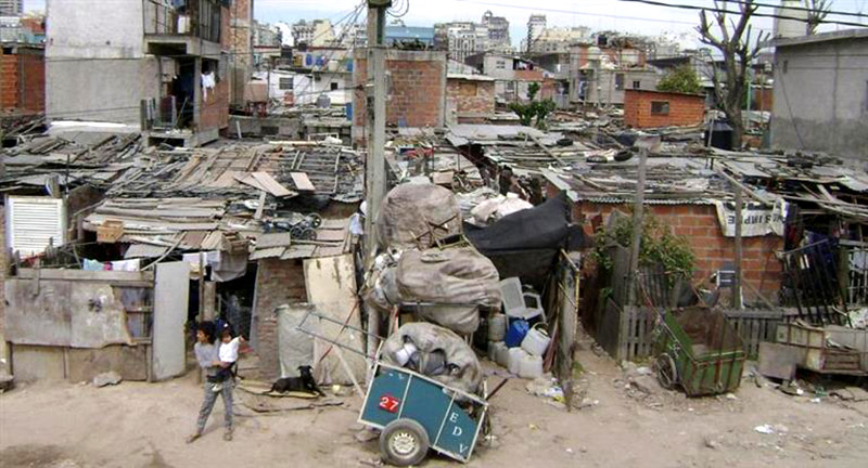 Por la devaluación y el shock tarifario, la pobreza volverá a alcanzar 29%