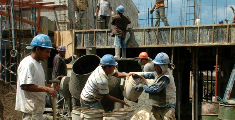 La AFIP tiene en la mira a 120 mil empresas por tener trabajadores en negro