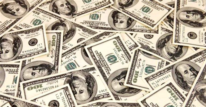 Con un recorte en el monto de la subasta, el dólar subió cinco centavos a $28,07