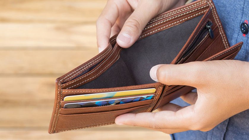 Los salarios cayeron con fuerza y se vendría una ola de reapertura de paritarias
