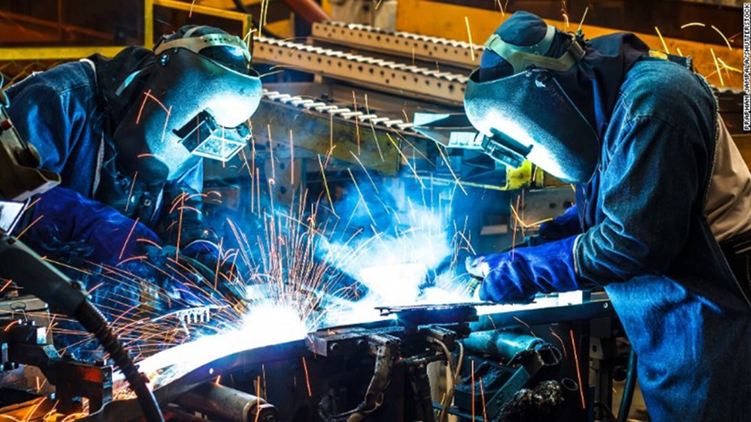 La economía volvió a caer en julio y anotó su cuarto descenso consecutivo