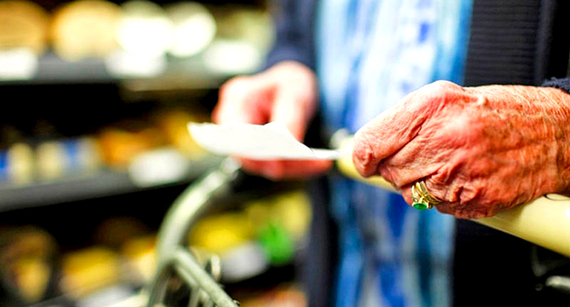 Aseguran que jubilados que cobran la mínima pueden comer sólo 15 días del mes