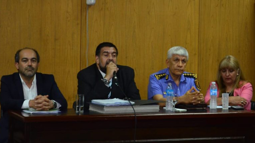 El ministro González ratificó la ilegalidad de las actividades en el hípico piranense