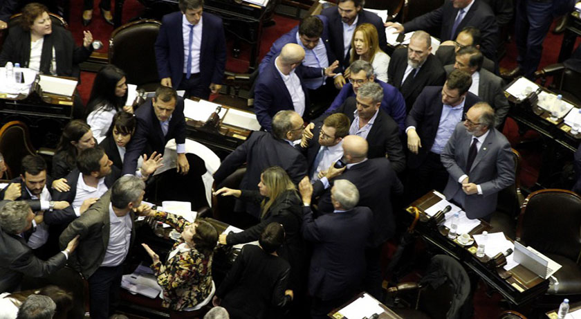 Massot casi termina a las trompadas con Moreau y Filmus