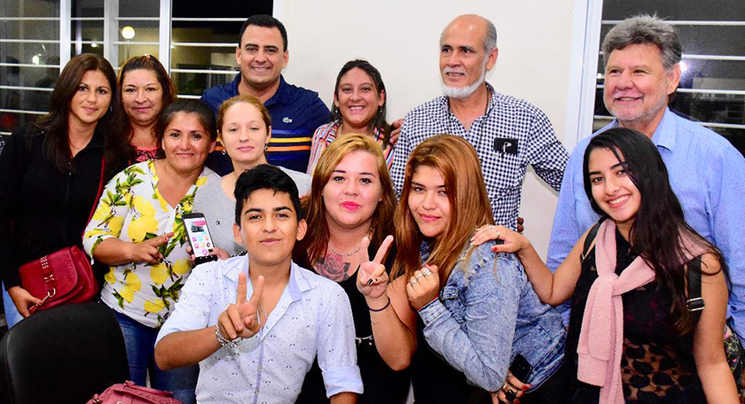 Diputados provinciales con jóvenes de General Güemes