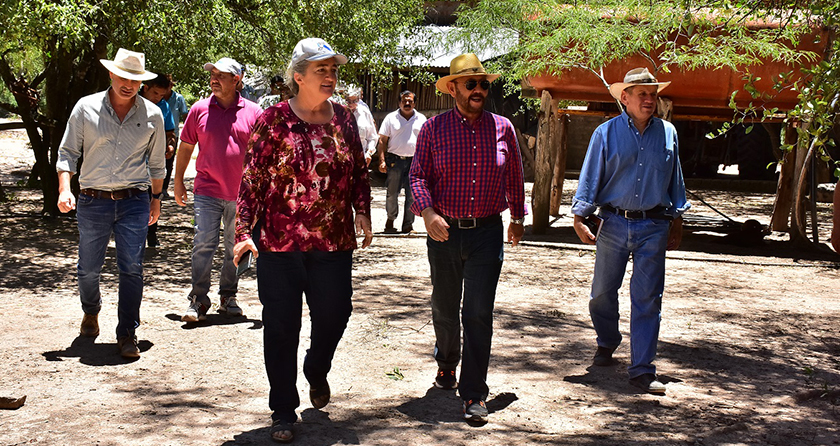 Insfrán renovó fuerte respaldo a la educación rural al visitar escuela agro-técnica en Sumayen