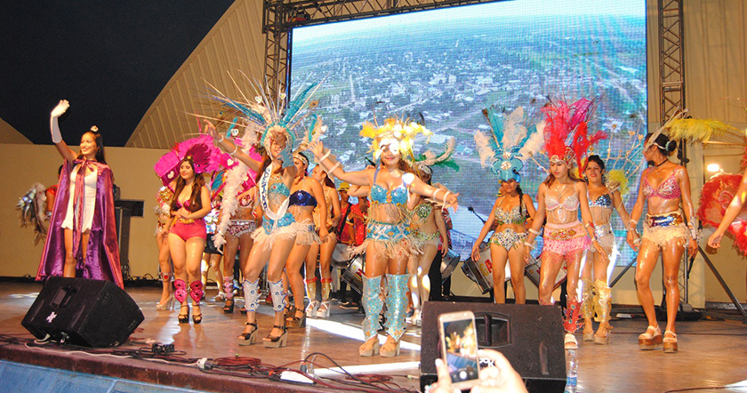 Marco populoso en la presentación de los carnavales de toda la provincia