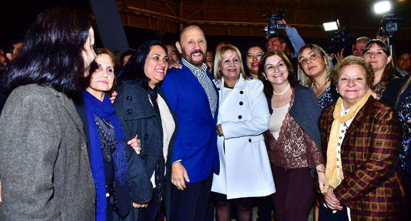Apoyo de docentes al modelo local por las “conquistas” en educación