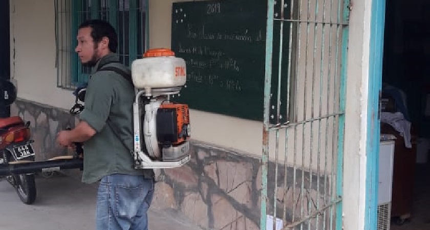 Fumigación y descacharrizado en escuelas de zona de frontera
