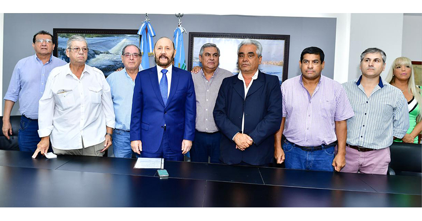 Insfrán fijó en 42% aumento de salarios a estatales de Formosa