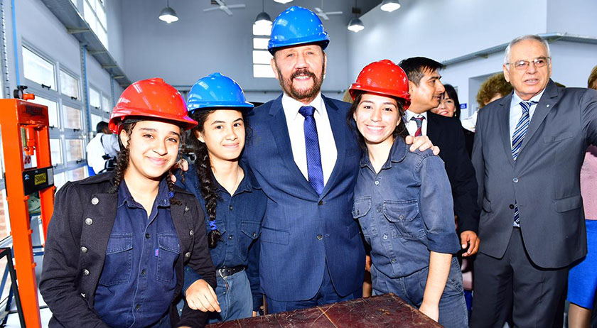 Insfrán inauguró la obra educativa 1.342 de su gestión