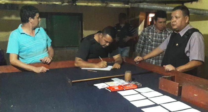 Detuvieron a un hombre que tenía una sala de juegos ilegal