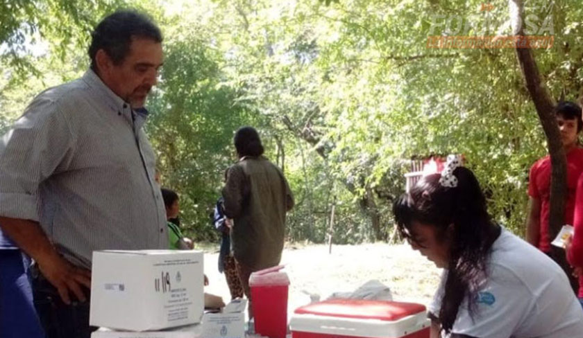 Continúan con la asistencia sanitaria a familias afectadas por inundaciones en la Isla 25 de Mayo