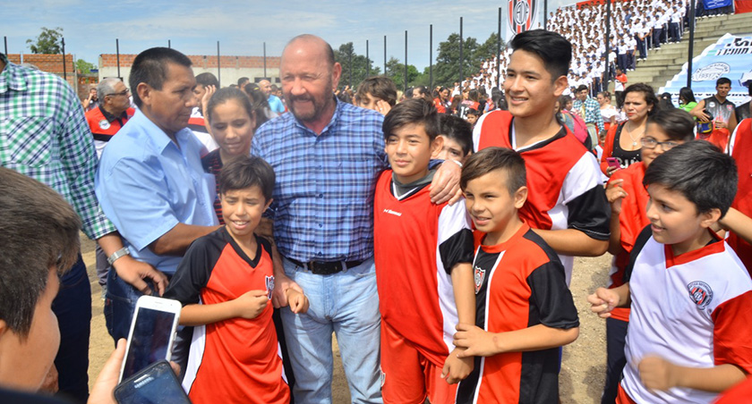 Insfrán asistió a celebración de los 68 años de Defensores de Formosa