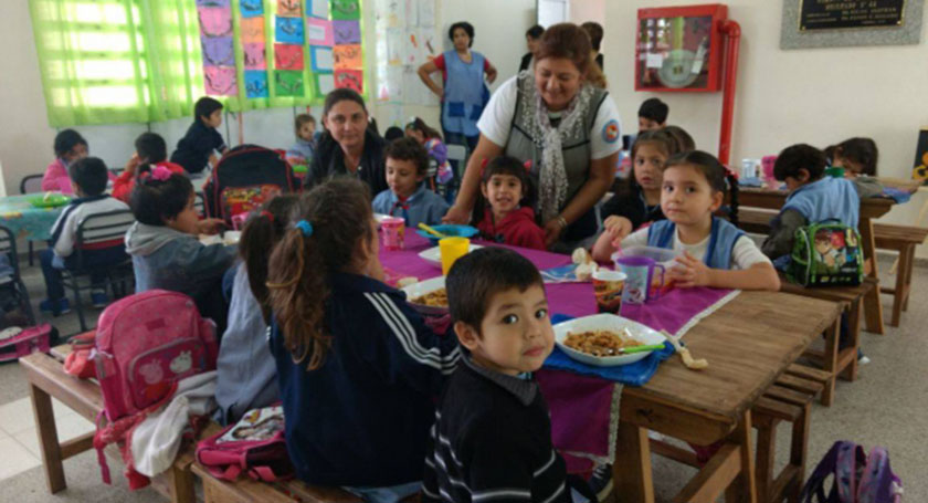 Servicio de comedores escolares funcionan en 1300 establecimientos
