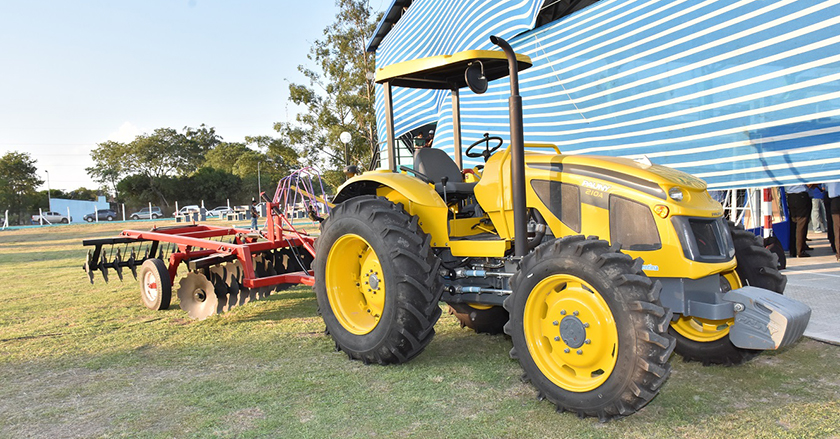 Equipos agrícolas para Laishí