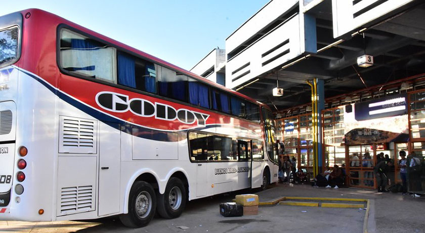 Transporte de pasajeros: Godoy retomó servicios al interior