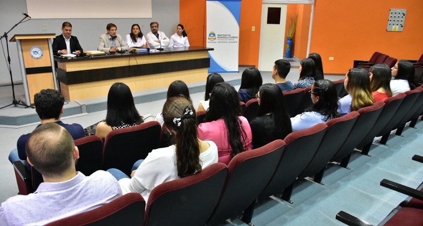 Aspirantes cumplieron el examen escrito del concurso a Residencias Odontológicas