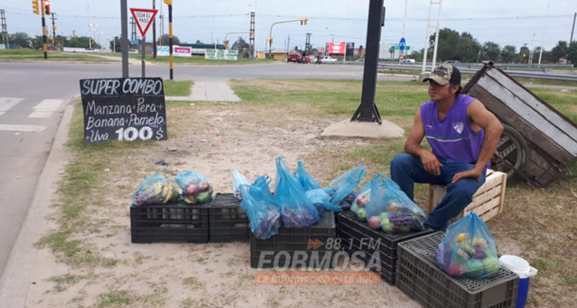 Bolsas de frutas surtidas, una opción en medio de la crisis