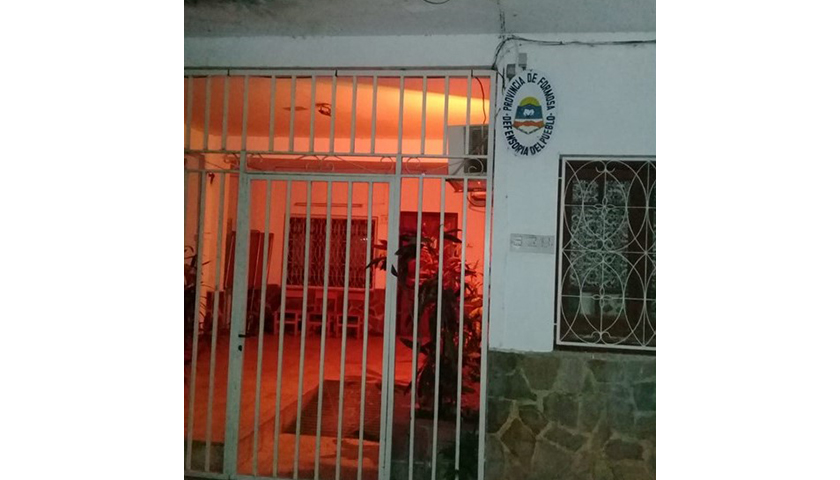La Defensoría del Pueblo lucio de color naranja para visibilizar el TDAH