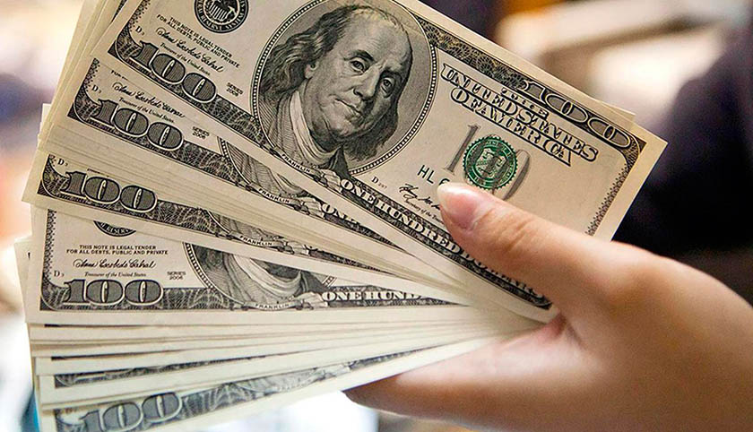 Regulado por el cepo hard y compras del BCRA, el dólar cerró casi estable a $63,08