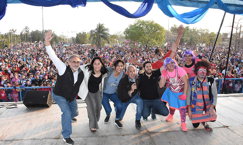 Una multitud en el complejo del Parque Infantil