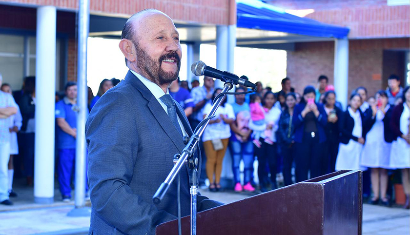 Insfrán inicia gira de cuatro días presidiendo operativos solidarios e inaugurando obras