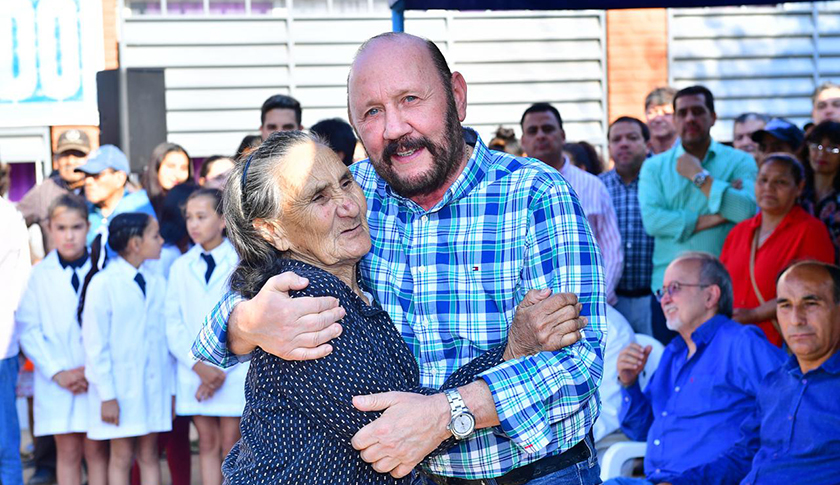 Insfrán dispuso un aumento del 40% de las partidas para comedores escolares