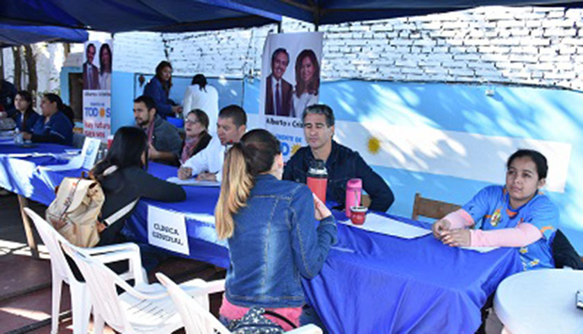 Operativo de salud en la Casa del Estudiante del Interior