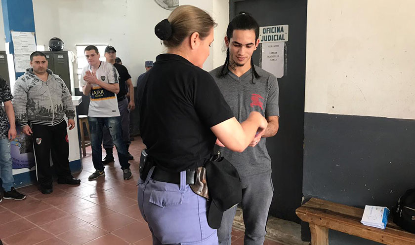 Entregan DNI a detenidos