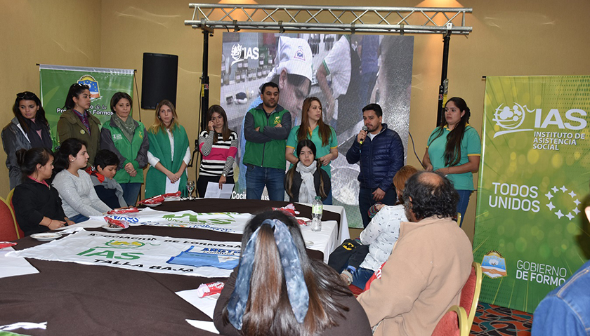 El gobierno acompaña a personas de talla baja en crear una organización