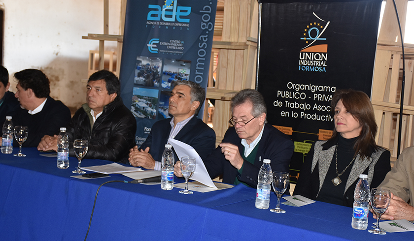 Estratégica firma de convenio entre gobierno y consulta para apalancar desarrollo empresarial