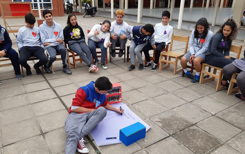 Charla didáctica para instruir a los jóvenes sobre educación sexual