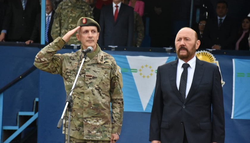 Reconocimiento del Jefe del Ejercito al Gobernador y al pueblo formoseño
