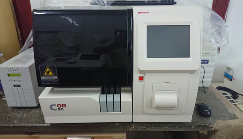 Entregaron nuevos equipos al laboratorio del hospital de la Madre y el Niño