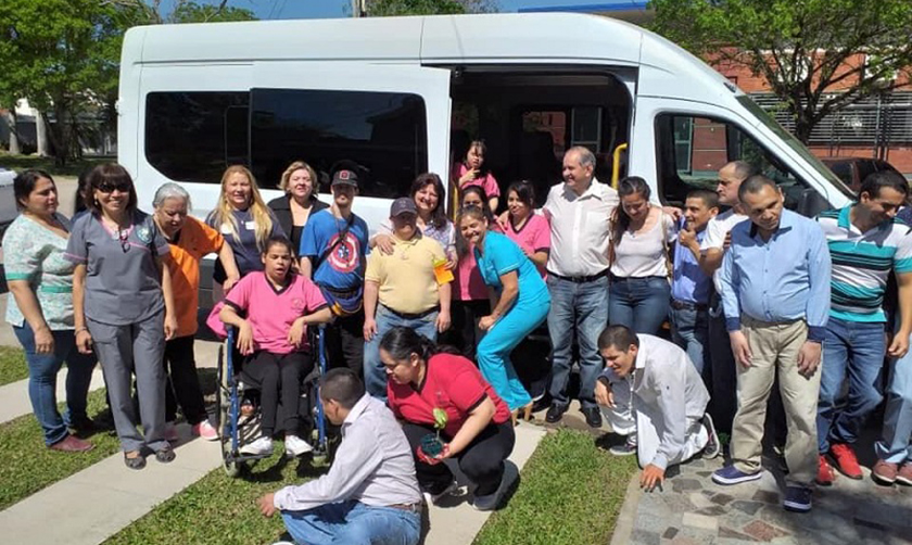 El gobierno entregó un nuevo móvil al Taller Protegido