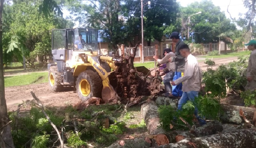 Riacho He Hé: Vialidad Provincial sumó obreros y máquinas para contrarrestar los efectos del temporal