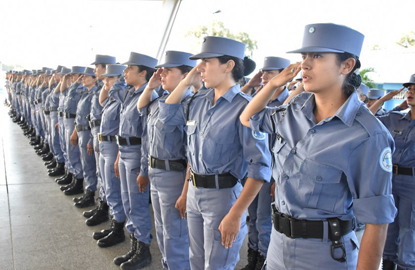 Insfrán preside acto de ascenso de casi 760 efectivos policiales